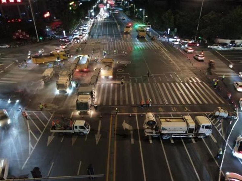 周密部署保路暢通   通宵奮戰(zhàn)圓 滿完工——我公司連夜完成文峰大道與東風路交叉路口病害治理搶修突擊任務